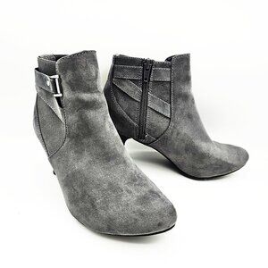 Women’s Gray Faux Suede Ankle Boots Size 6.5 Dexflex Comfort Side Zip